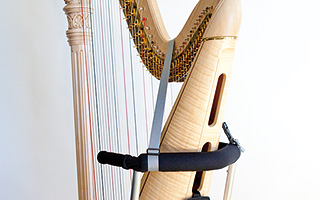 Harpo, Gurte halten die Harfe
